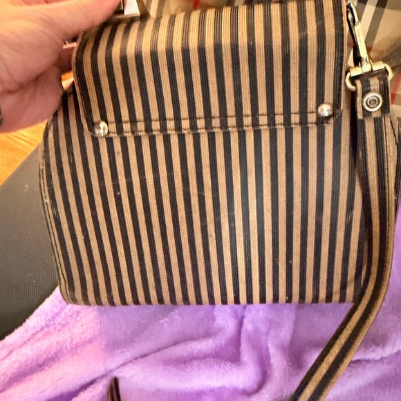 FLASH SALE 50% OFF 24HRS 1970'S authentic Fendi penguin flap. RARE - Picture 7 of 15